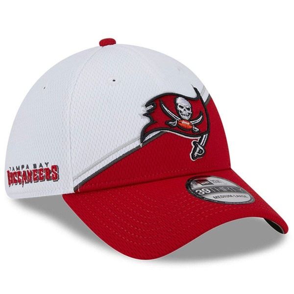 ニューエラ メンズ アクセサリー 帽子 Mens New Era WhiteRed Tampa Bay Buccaneers 2023 Sideline 39THIRTY Flex Hat White ホワイト