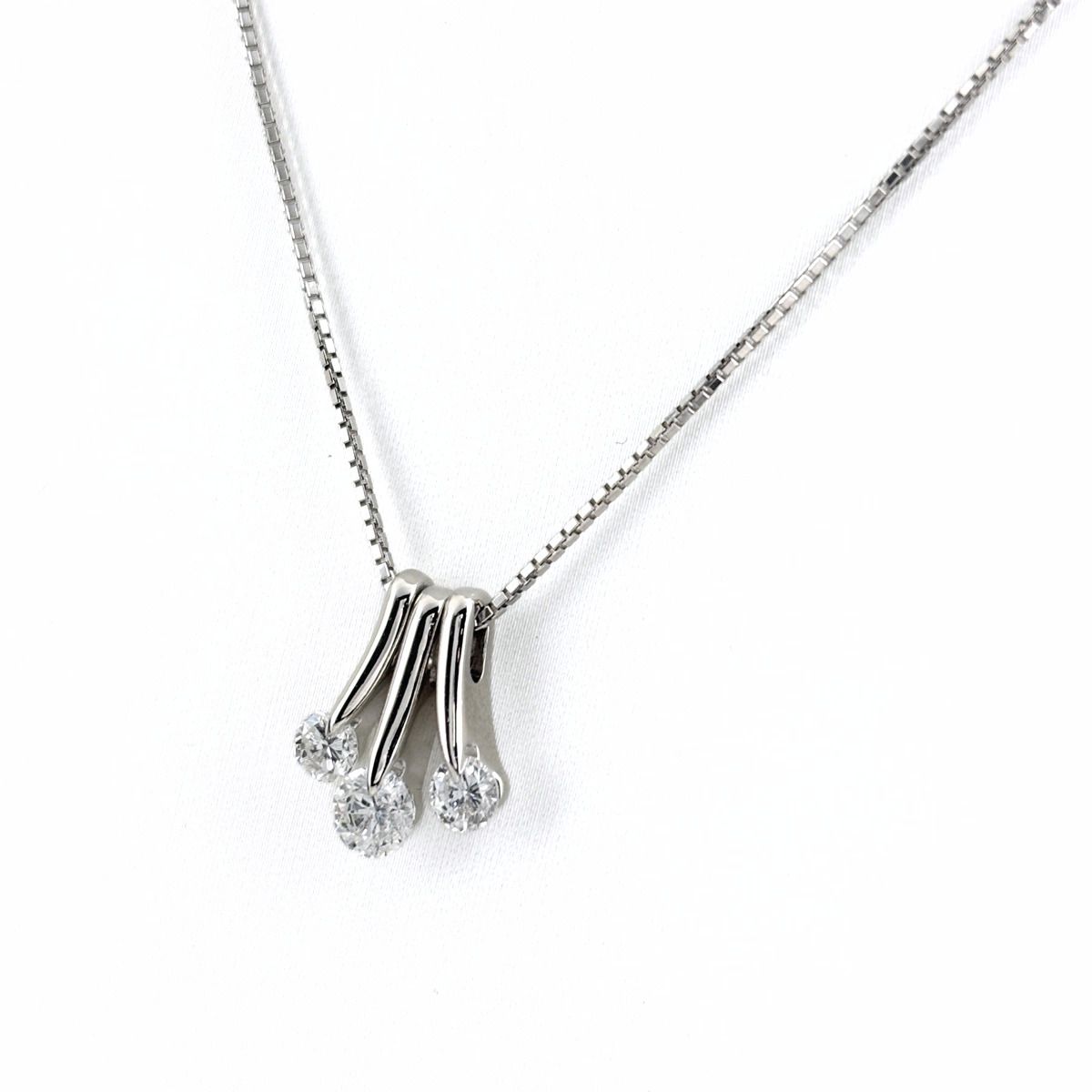 ダイヤモンド デザインネックレス プラチナ ペンダント ネックレス Pt900 Pt850 ダイヤモンド レディース 【中古】