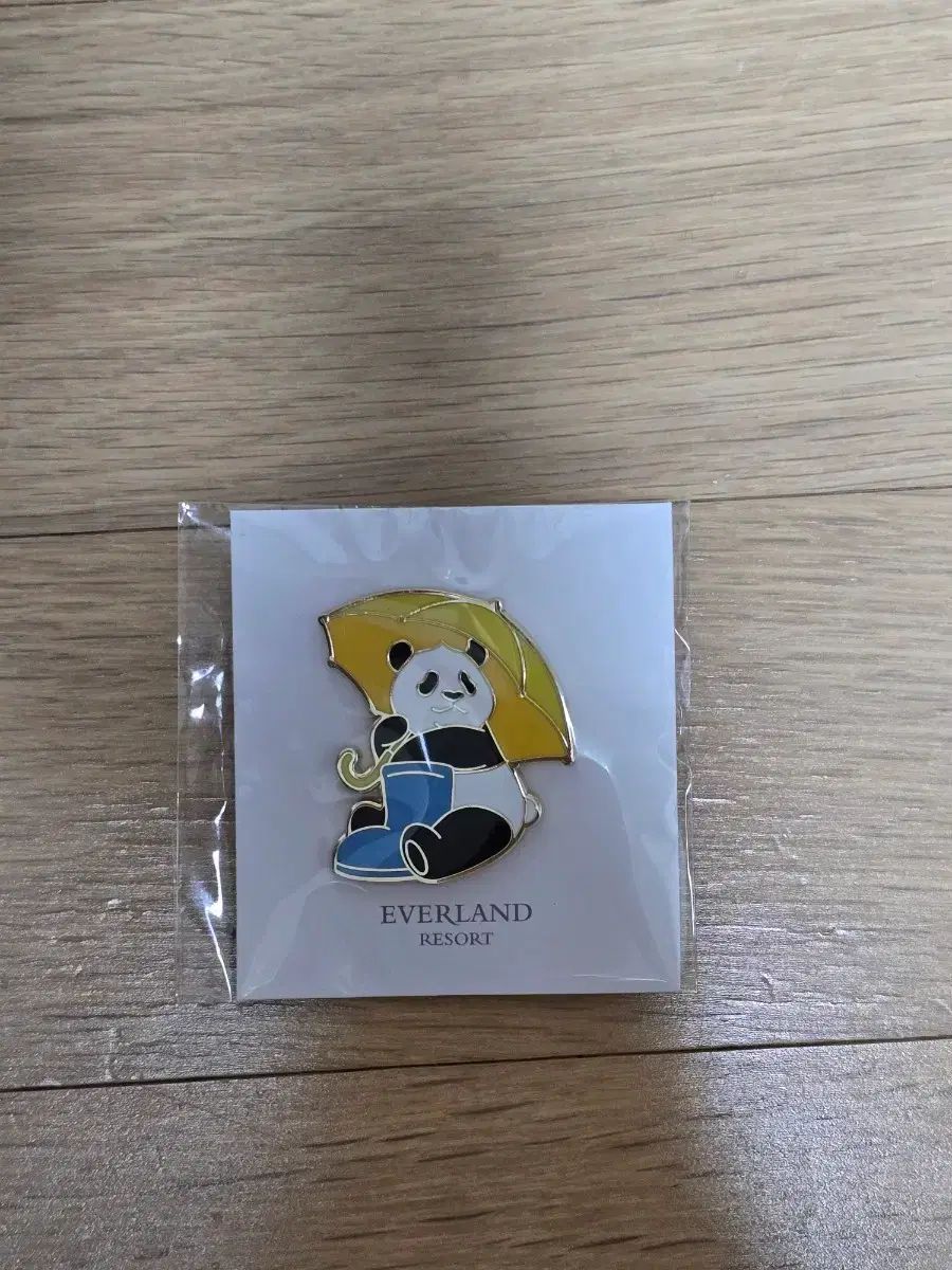 EVERLAND レインバッジ 新品