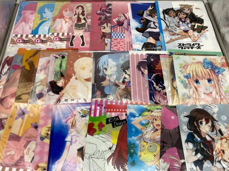 【2556】300枚程度　美少女系 アニメ クリアファイル 大量 まとめ売り 大量まとめ】美少女 アニメ クリアファイル 約3kg ぼっちざろっく/ゆる