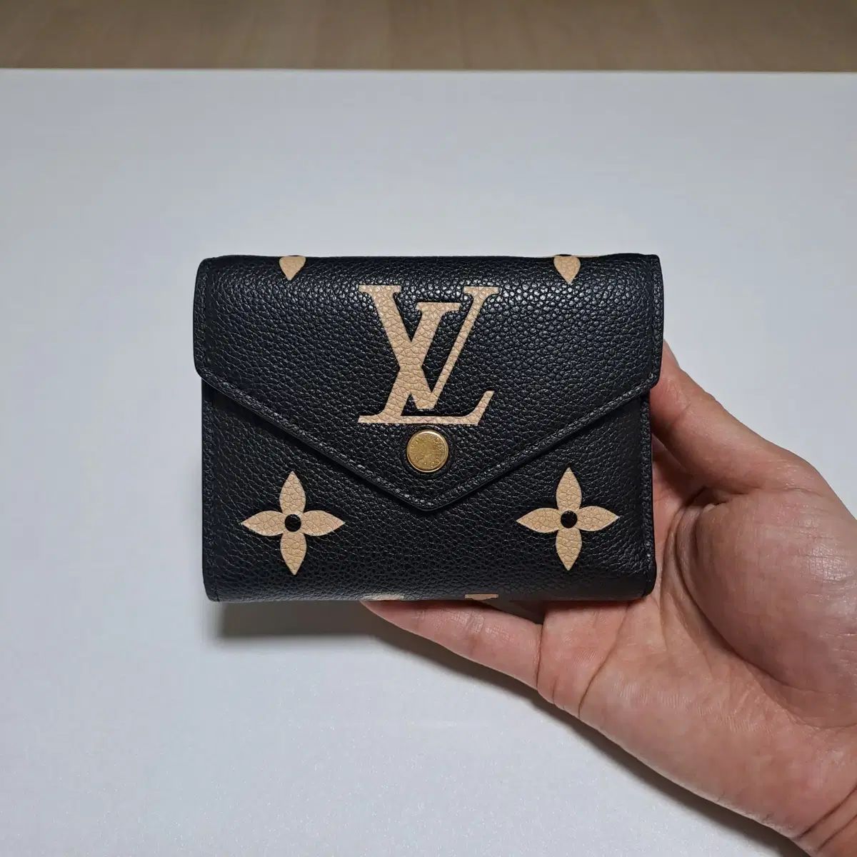 100%/正規品 Louis Vuitton ルイヴィトン ビクトリア バイCOLOR モノグラム アンフラント 財布