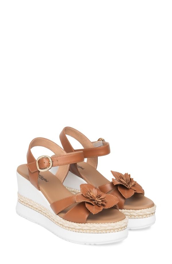 ネーロ ジャルディーニ レディース シューズ ヒール フラワー柄 プラットフォーム サンダル フラワー NeroGiardini Floral Platform Wedge Sandal Cognac