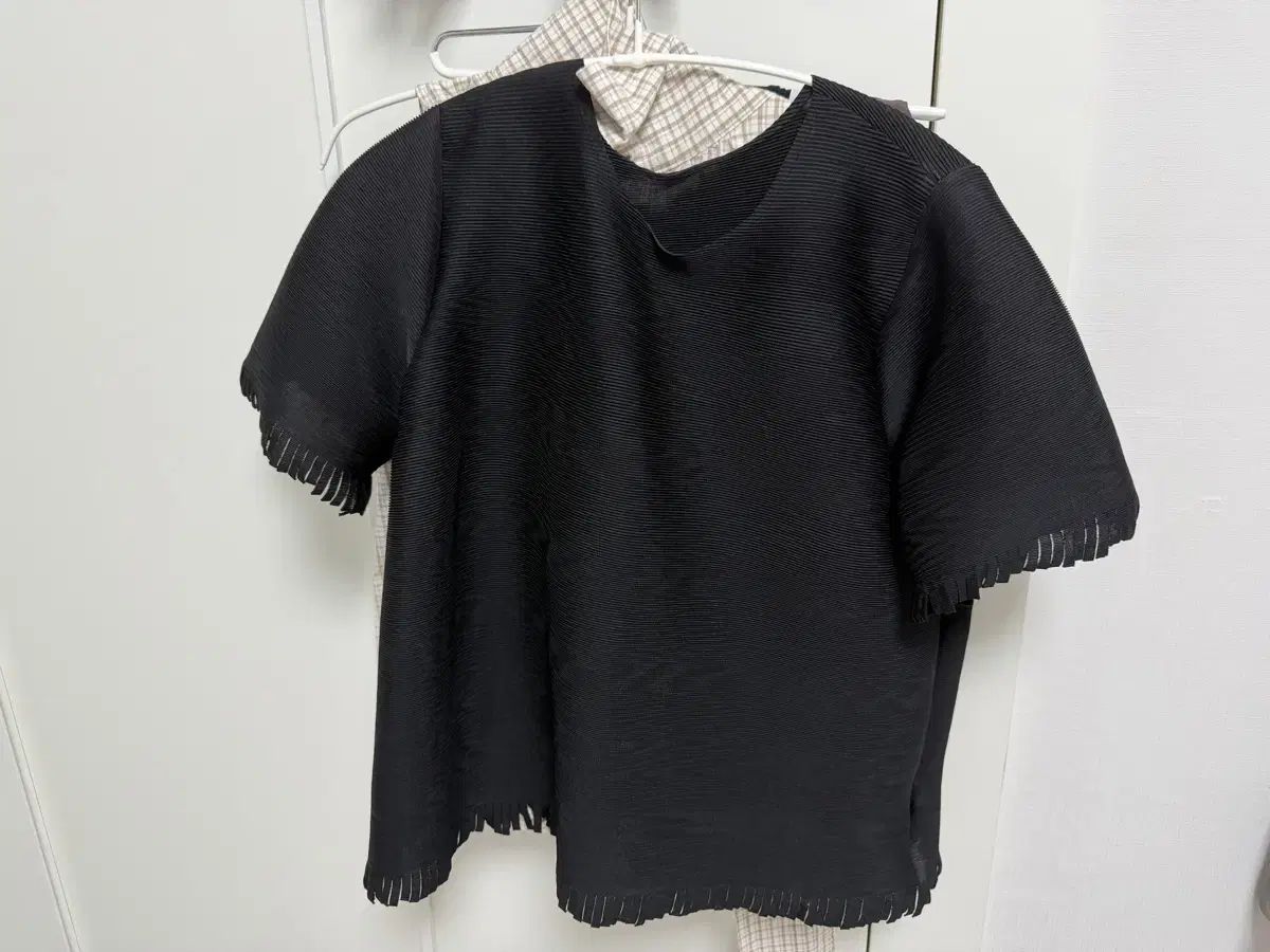 プリーツ ブラック 半袖 Tシャツ ヨイツ