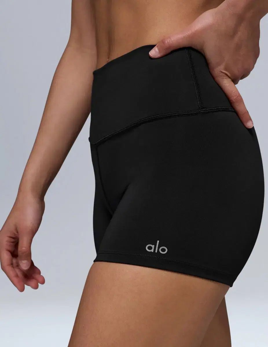 alo yoga✴︎レギンス　タンクセット Alo yoga レギンス alo yoga✴︎レギンス タンクセット Alo Yoga】ALO