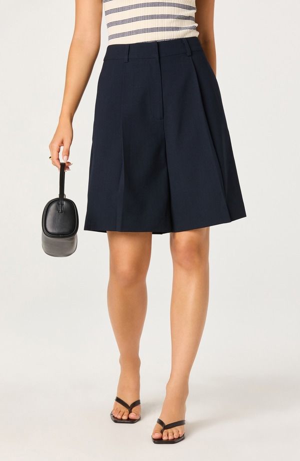 アストール レディース ボトムス ハーフパンツ・ショーツ プリーツ ショートパンツ ASTR the Label Quillie Pleated Bermuda Shorts Navy ネイビー