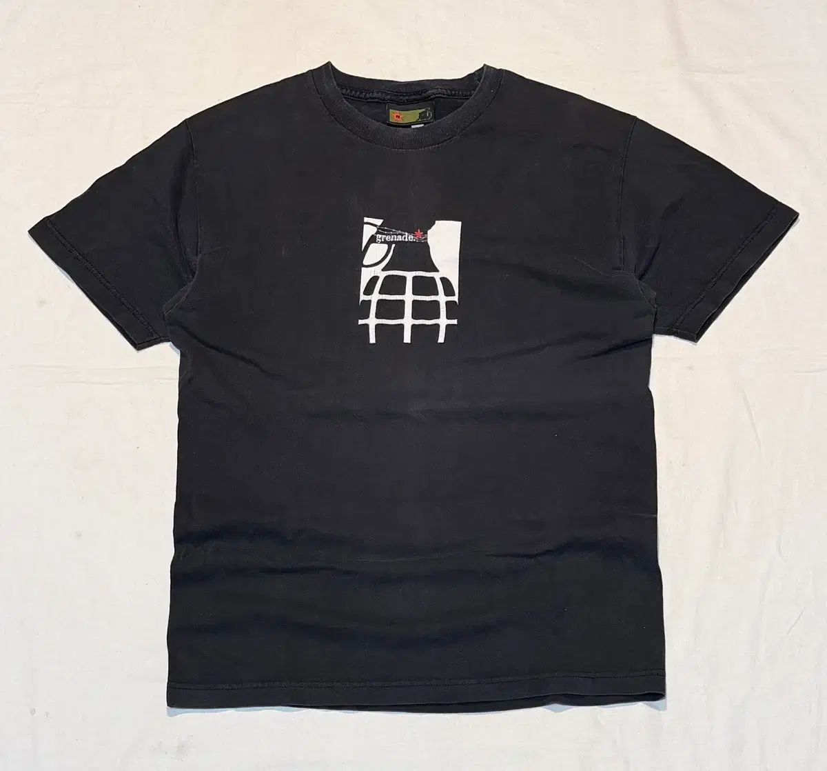 90s グレネード手榴弾プリンティング ヴィンテージ Tシャツ ブラック