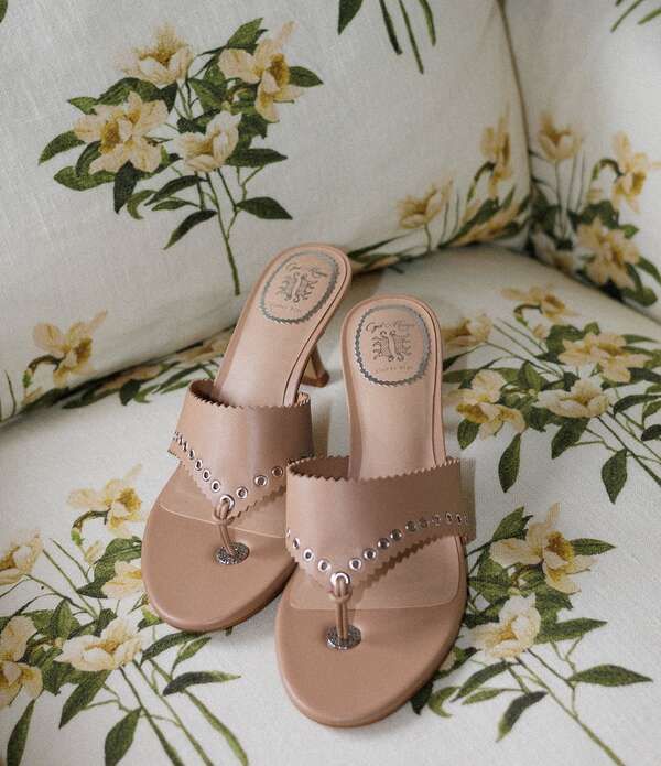 ジャンビニ レディース シューズ ヒール サンダル キャップ レザー Gianni Bini x Cyd Morris The Capri Leather Eyelethong Dressandals Dark Sierra Tan タン