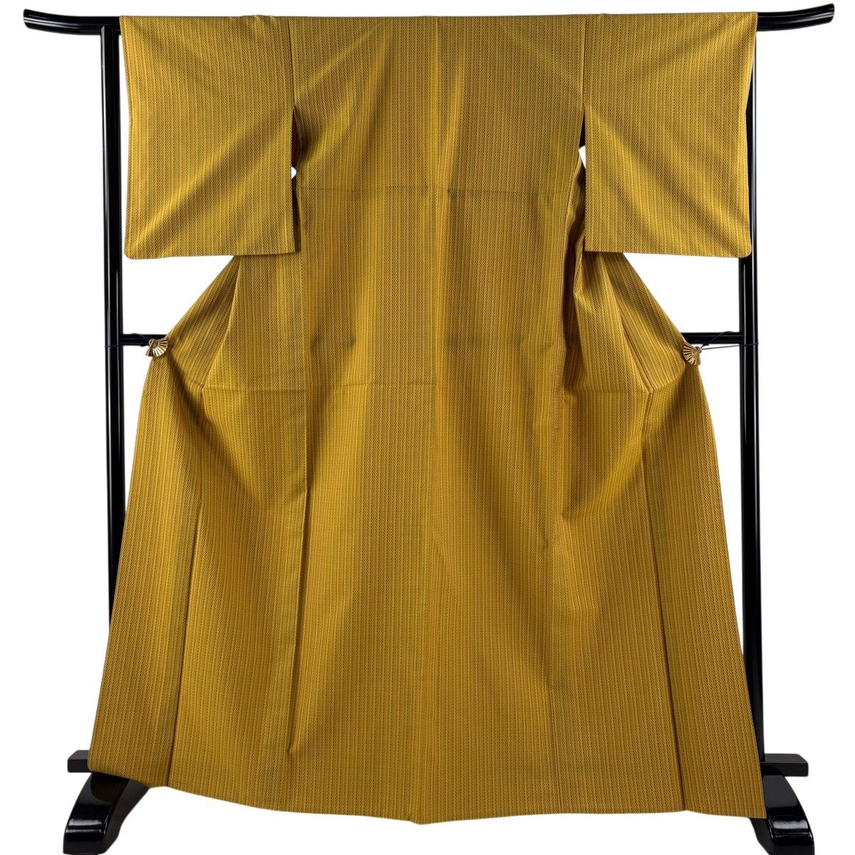 【美品】 紬 身丈166.5cm 裄丈65cm M 単衣 黄八丈 山下八百子 縞 幾何学 黄土色 正絹 逸品 【中古】