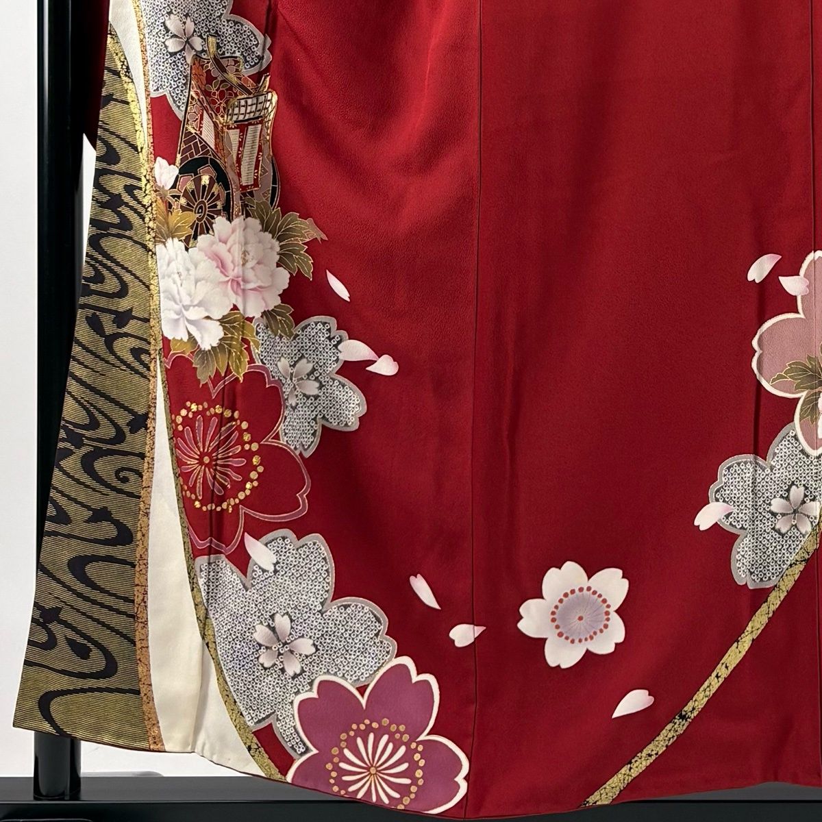 美品】 振袖 身丈153.5cm 裄丈63cm S 袷 菖蒲 桜 金彩 ぼかし 赤 正絹 
