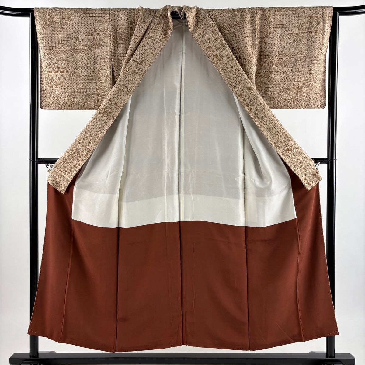 小紋 身丈151.5cm 裄丈64.5cm M 袷 花 幾何学 茶色 正絹 秀品 【中古】 小紋 身丈151.5cm 裄丈64.5cm M 袷 花 幾何学 茶色 正絹 秀品 【中古】