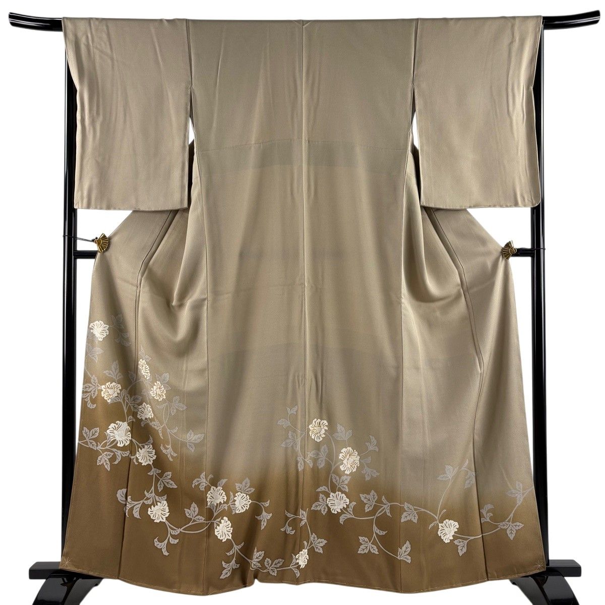 【美品】 色留袖 身丈160.5cm 裄丈66.5cm M 袷 草花 金糸 裾ぼかし 薄茶色 正絹 秀品 【中古】