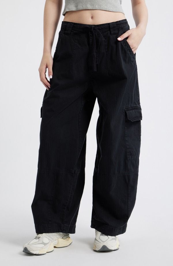 アーバンアウトフィッターズ レディース ボトムス カジュアルパンツ カーゴパンツ BDG Urban Outfitters Baggy Boi Cargo Pants Black ブラック