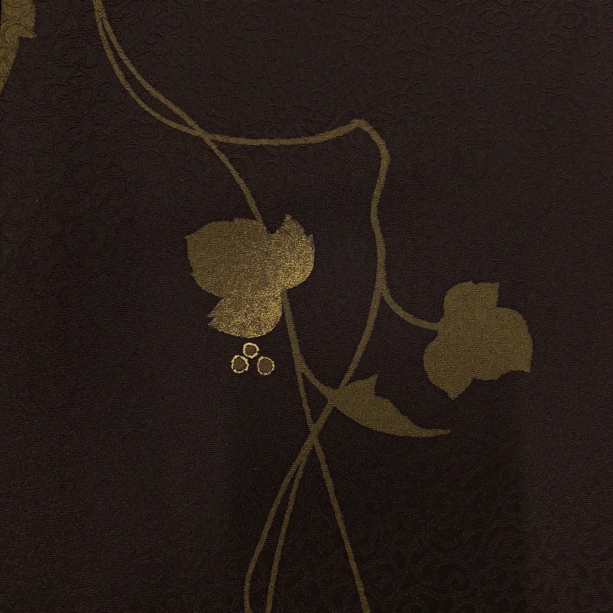 美品】 小紋 身丈164cm 裄丈63.5cm S 袷 蔦 地紋 金彩 焦茶色 正絹