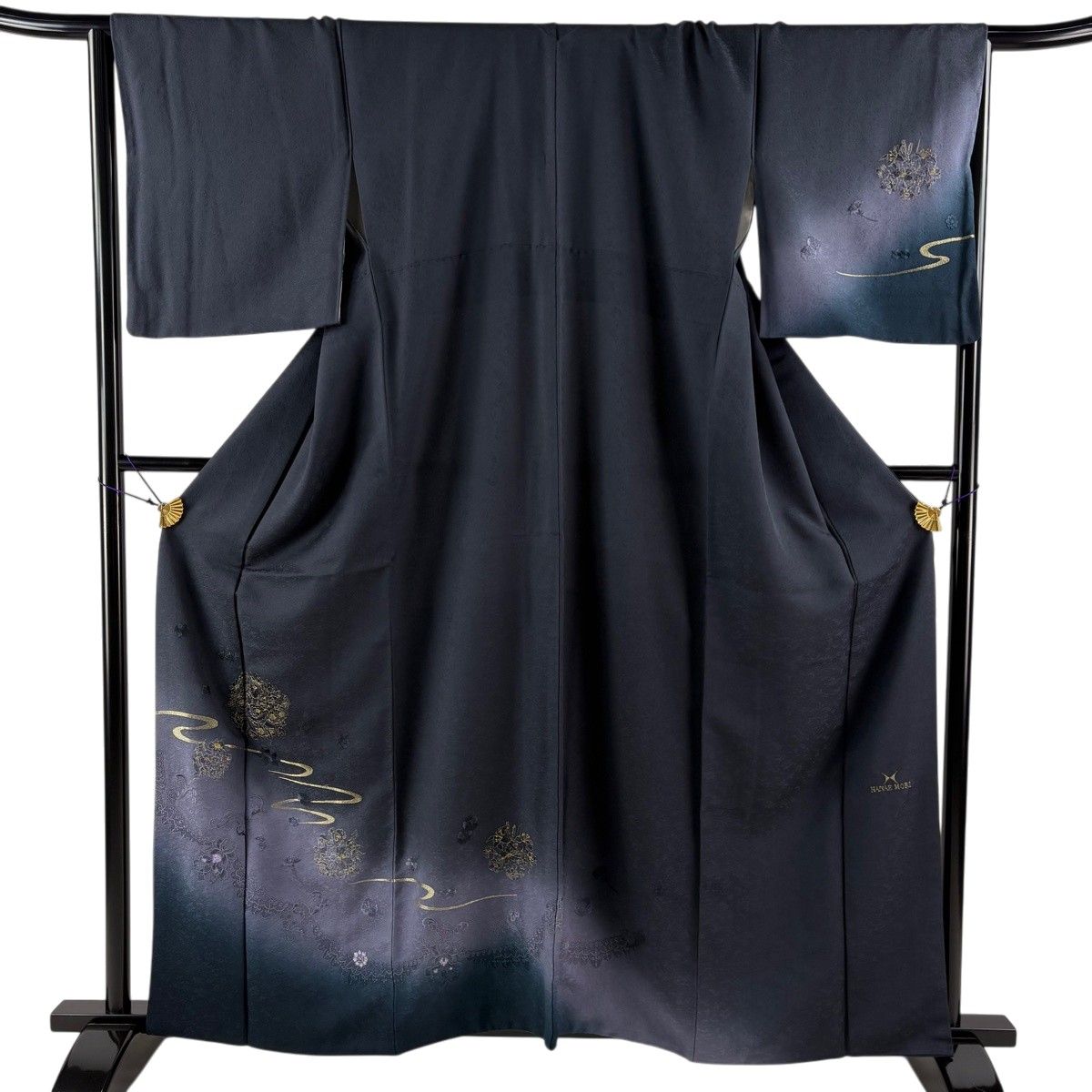 【美品】 付下げ 身丈161cm 裄丈66cm M 袷 森英恵 落款 草花 流水 刺繍 金糸 濃紺 正絹 名品 【中古】