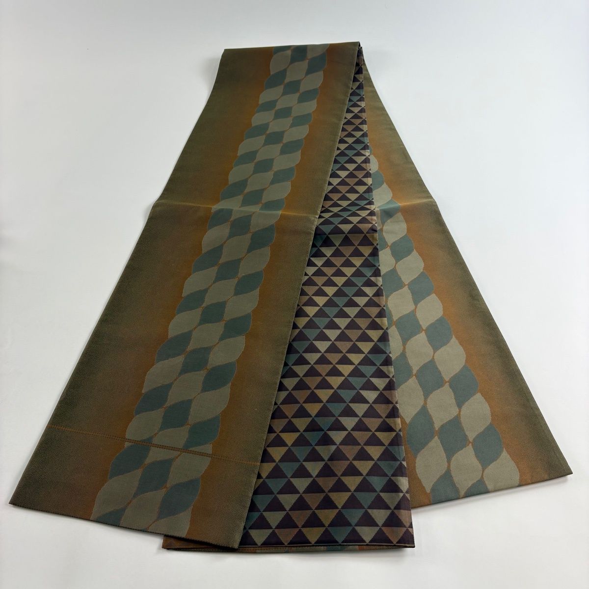 【美品】 袋帯 秀品 幾何学 灰緑 全通 正絹 【中古】 【美品】 袋帯 秀品 幾何学 灰緑 全通 正絹 【中古】