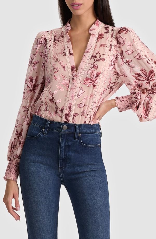 アリス アンド オリビア レディース トップス シャツ レーストリム フラワー柄 サテン レース フラワー Alice Oliviarlette Lace Trim Floral Satin Burnout Shirt Mystic Gardenglish R