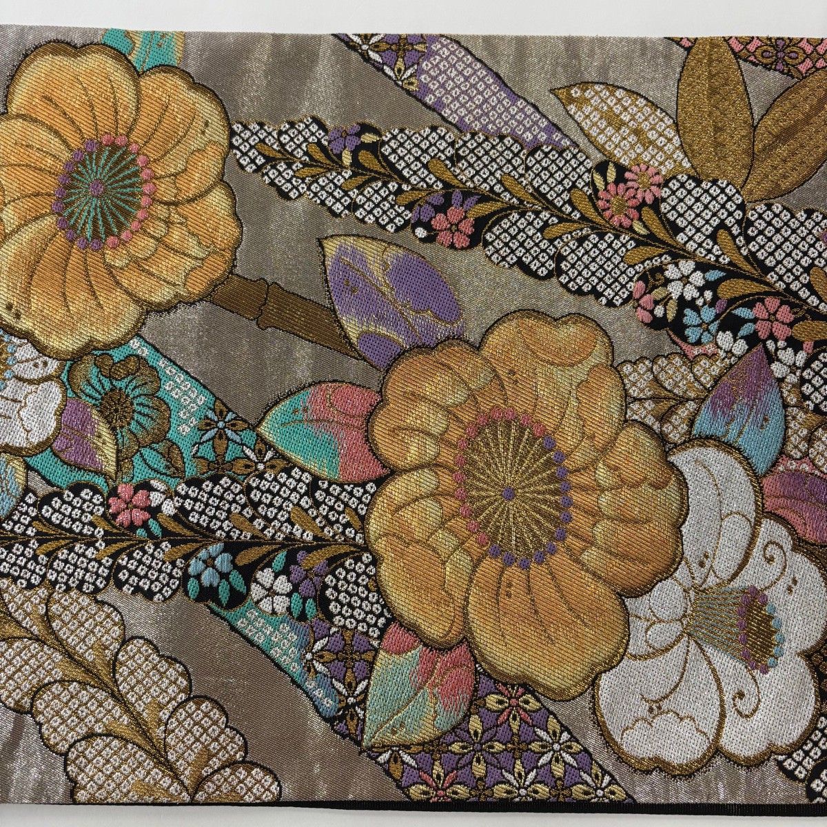 袋帯 秀品 振袖向き 桜 椿 金糸 箔 銀色 六通 正絹 【中古】 - メルカリ