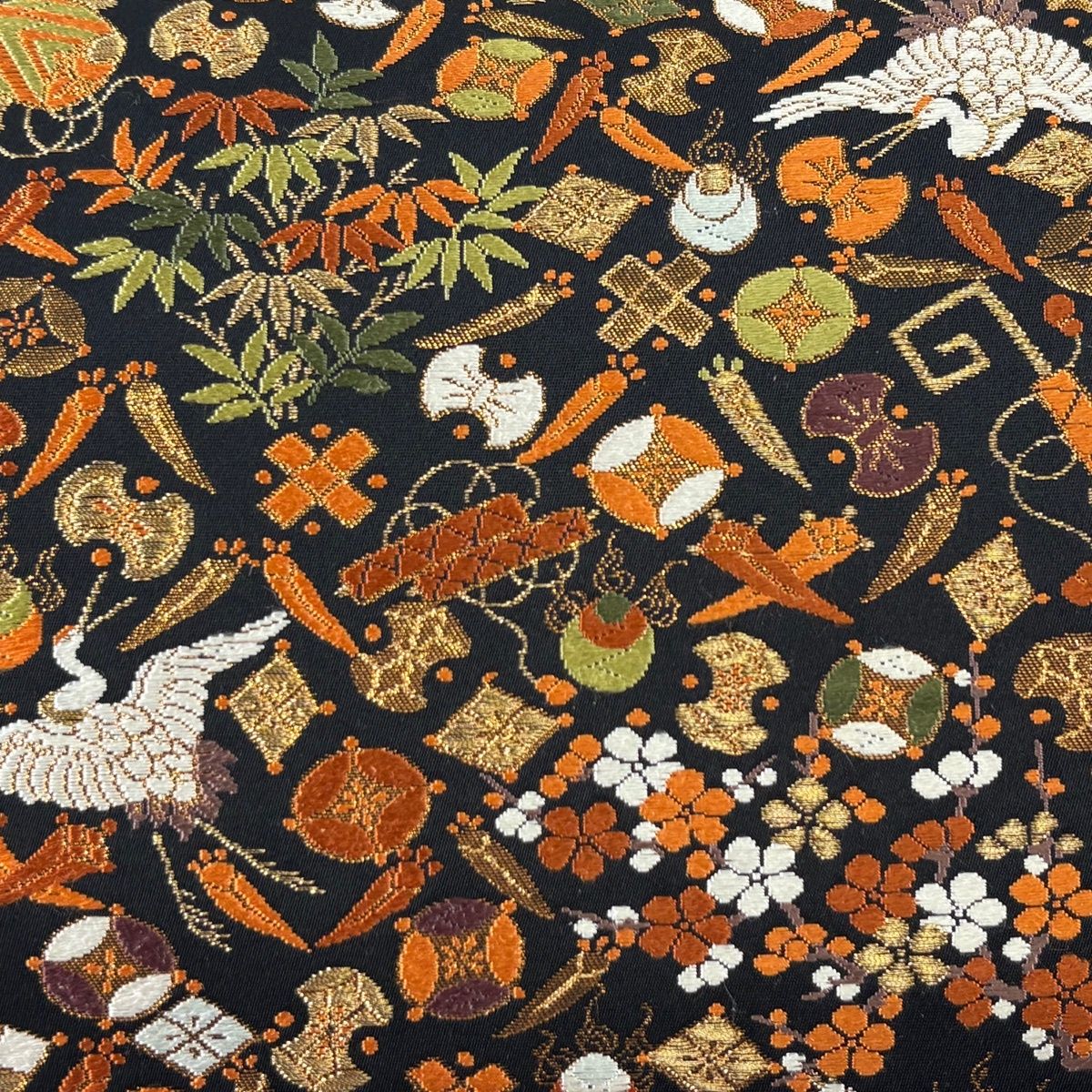 美品】 袋帯 逸品 河合美術織物 落款 鶴 宝尽くし 金糸 箔 黒 六通 美品】 袋帯 逸品 河合美術織物 落款 鶴 宝尽くし 金糸 箔 黒 六通