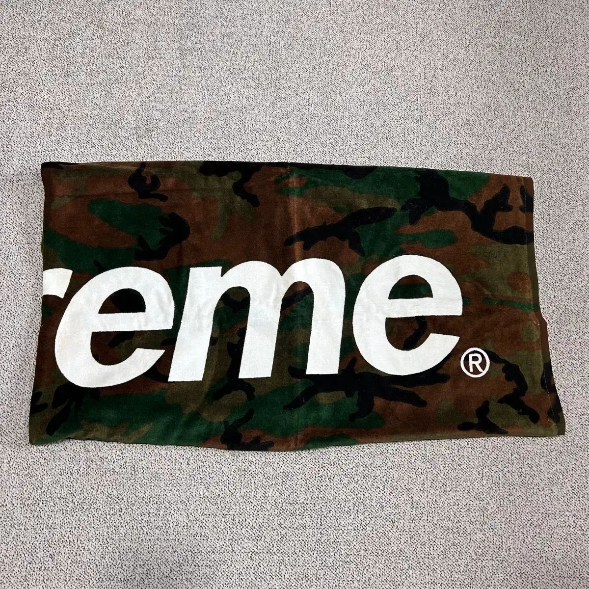 Supreme(シュプリーム) ビーチタオル