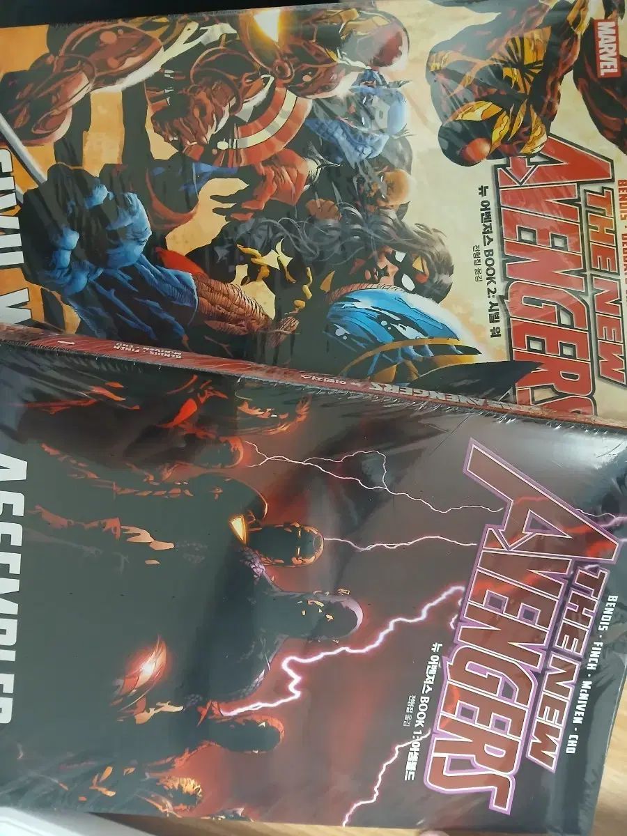 ニュー アベンジャーズ アセンブルド シビル・ウォー コミックス 漫画 ファンディング 未開封