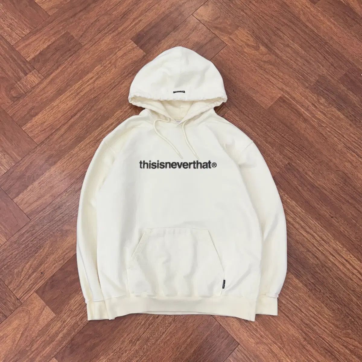 M thisisneverthat ディスイズネバーザット ディネ댓 ホログラム ロゴ WHO Tシャツ