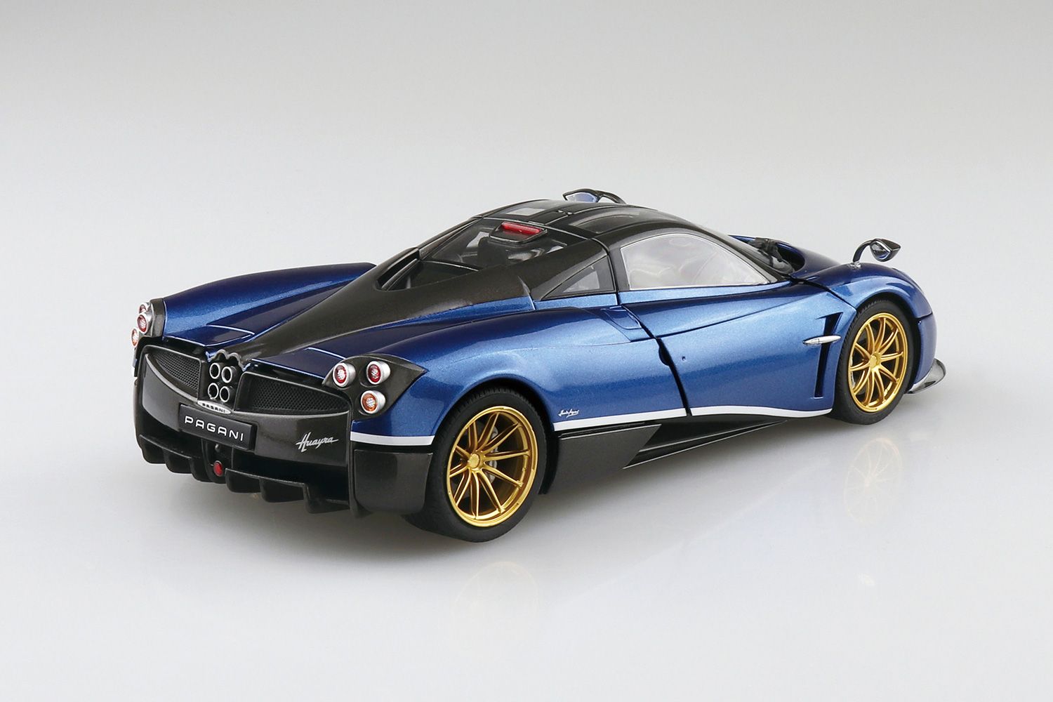 【アオシマ】1/24 '16 パガーニ ウアイラ パチェットテンペスタ