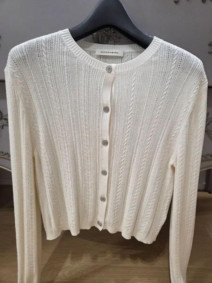 the CASHMERE カーディガン