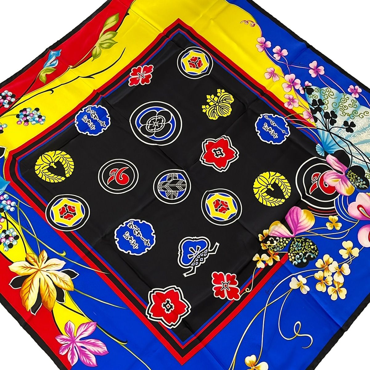 GIANNIVERSACE(ジャンニヴェルサーチ) スカーフ美品 黒×ブルー×マルチ