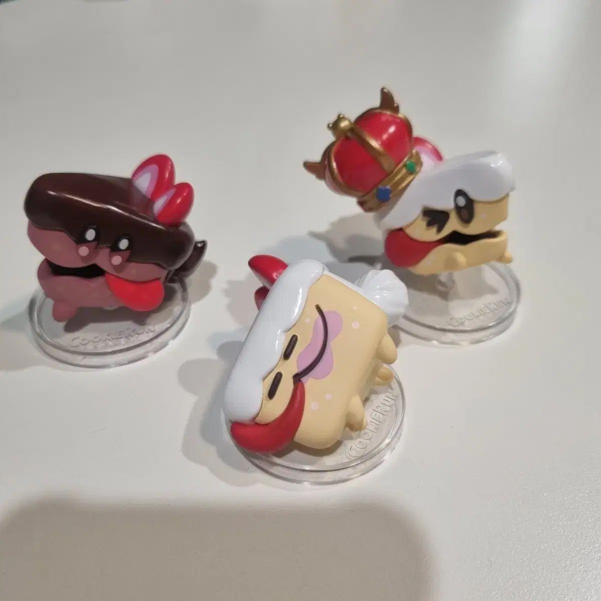 クッキーラン クッキングダム ケーキどろぼう フィギュア 3個 まとめ チョコ 王冠 事件인가