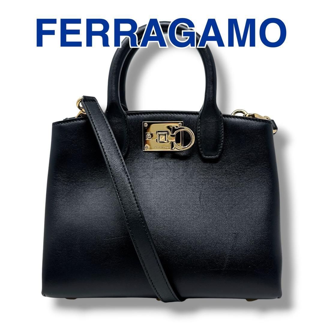サルバトーレフェラガモ ハンドバッグ スタジオボックス ミニ 黒 ブラック 美品 Salvatore Ferragamo レザー レディース ブランド ゴールド金具 外ポケット：なし ショルダーバッグ カバン 女性用 イタリア製 定価308,000円