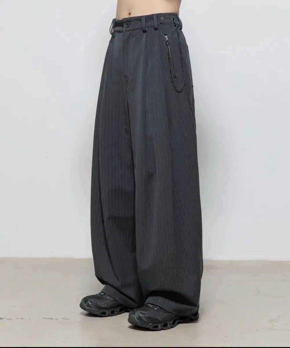 An ode begin Ver. 202 ぼっち・ざ・ろっく！ リング パンツ チャコール ストライプ 2_Size