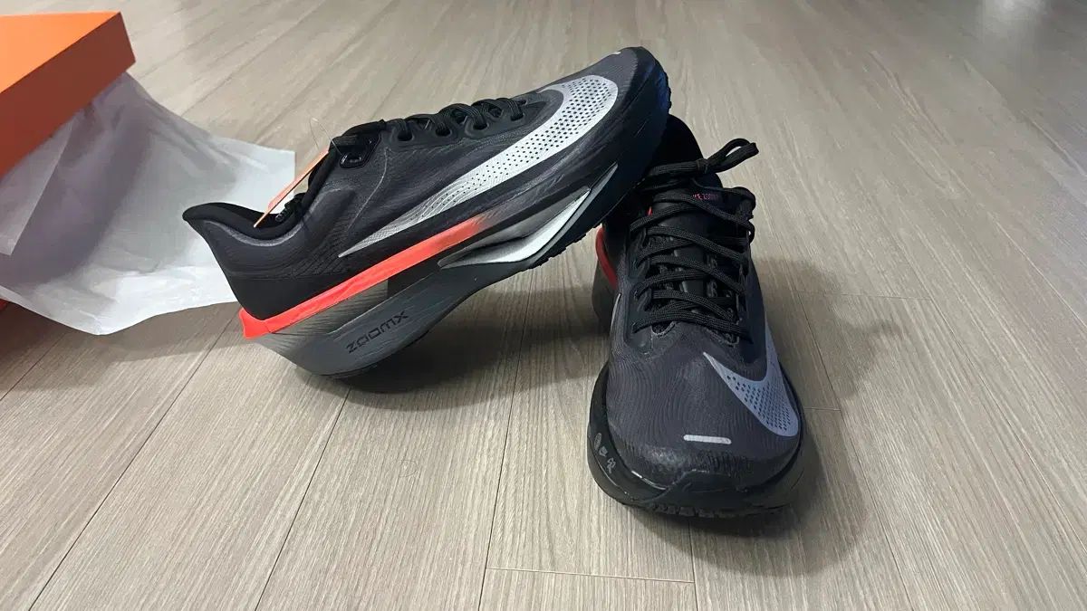 ナイキ ランニングシューズ ズーム フライ 6 265 新品