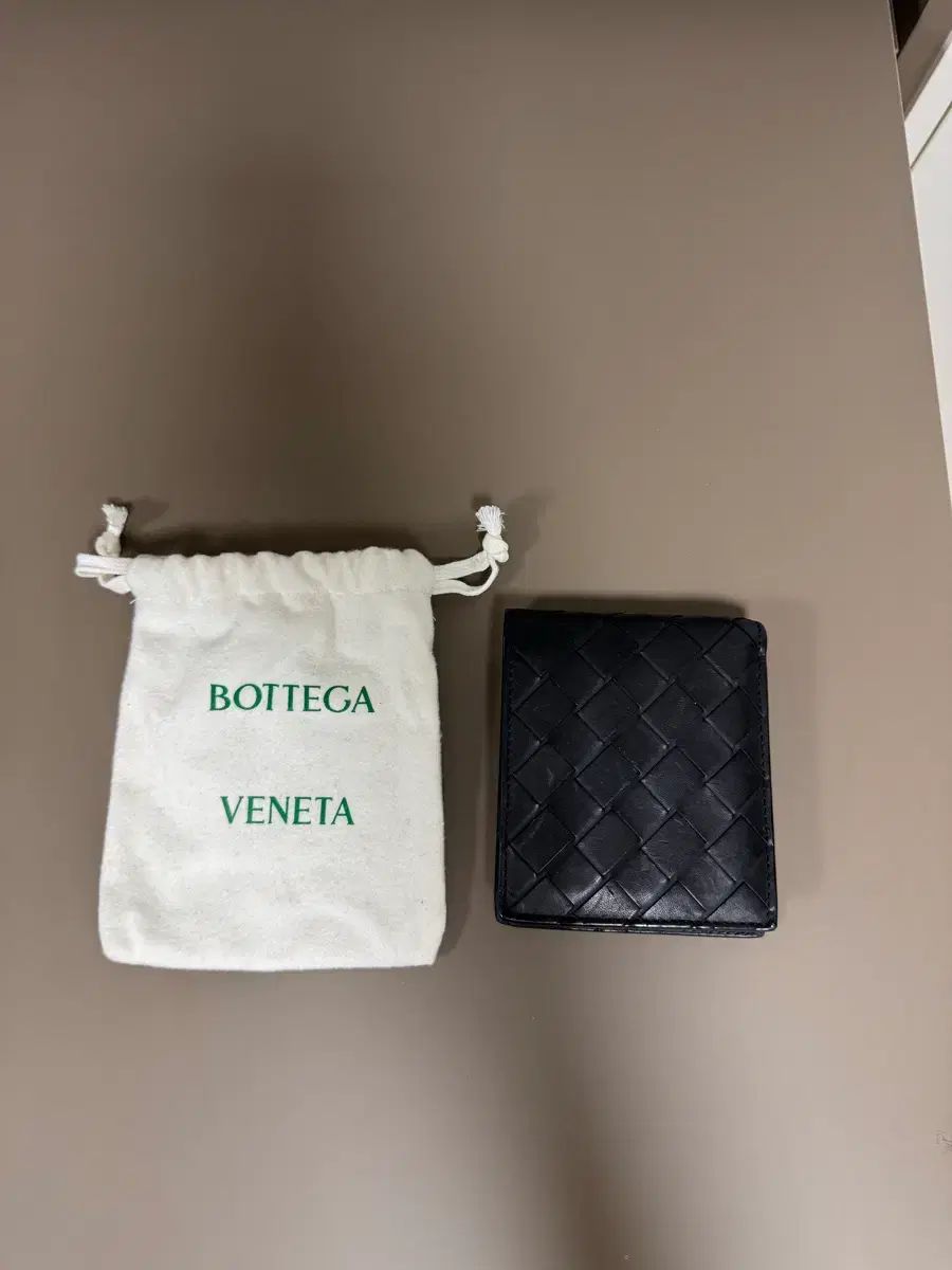 BOTTEGA VENETA ボッテガ・ヴェネタ 二つ折り財布