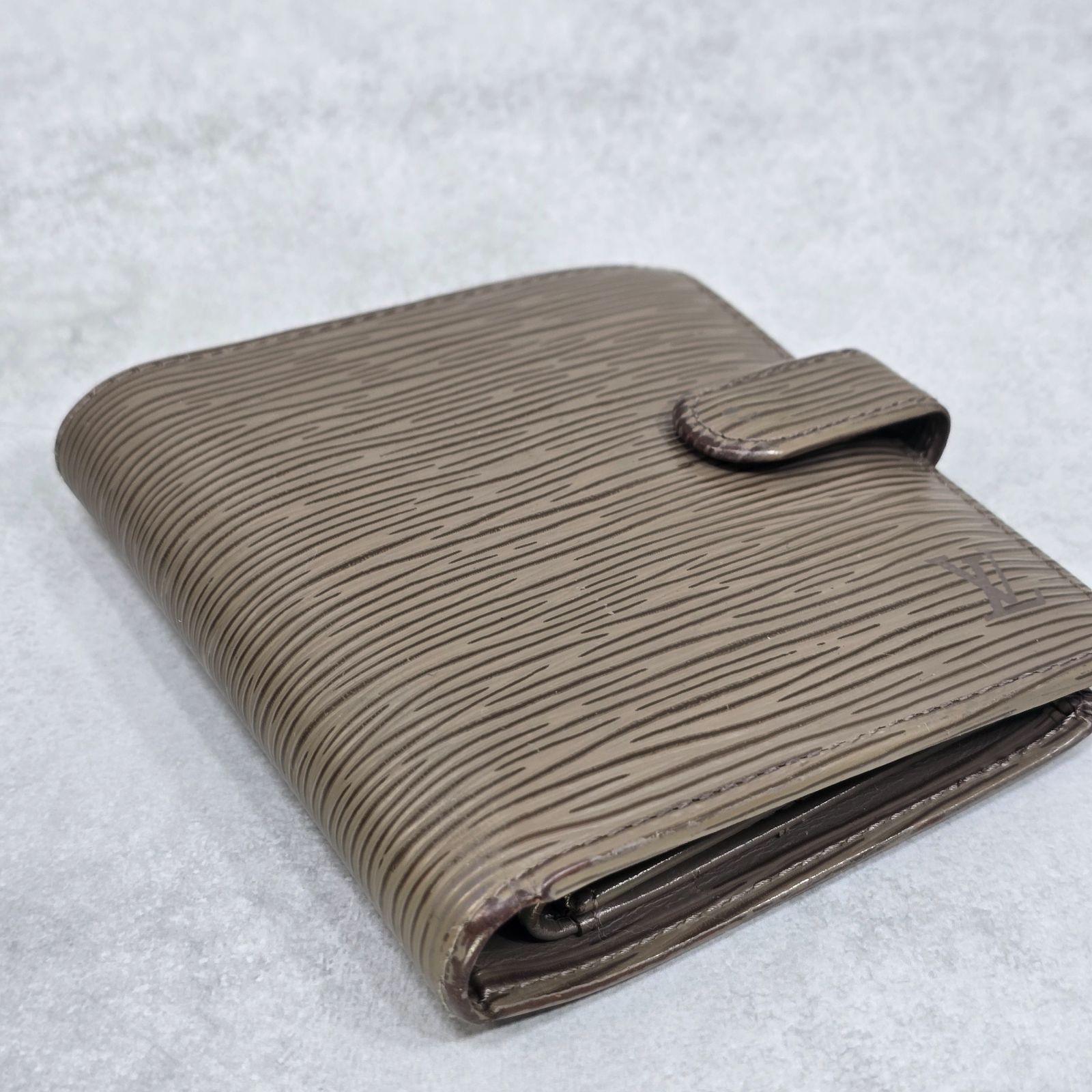 ✨【美品】✨LOUIS VUITTON ルイヴィトン エピ ポルト ビエ コンパクト