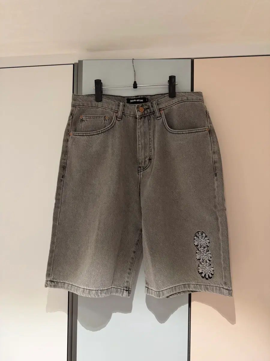 ファーキングオーサム ハーフパンツ ショーツ (30)