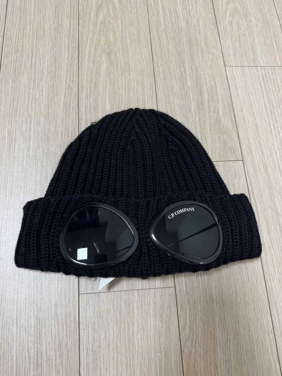 C.P. COMPANY シーピーカンパニー ゴーグル ビーニー ブラック