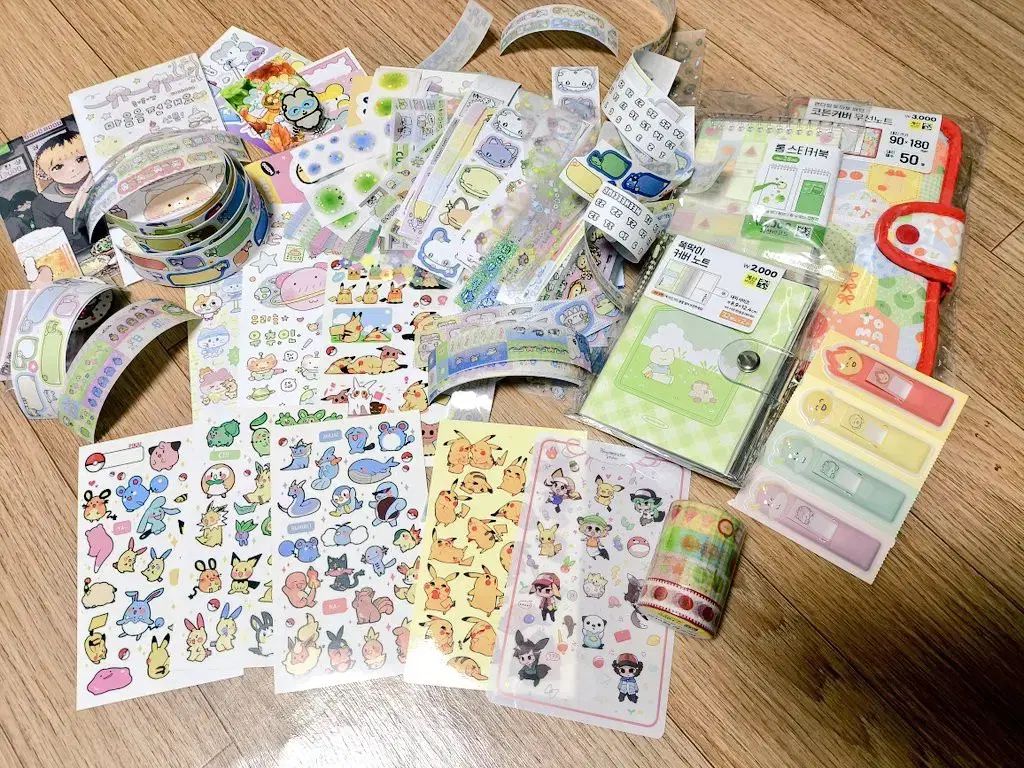(半額割引) ダイアリーデコ用品販売 全200個以上 ステッカー キスカット マスキングテープ 模造紙 DAISO