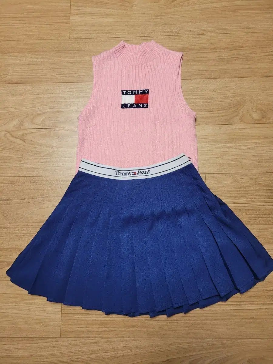 TOMMY JEANS プリーツ テニス スカー ト スカート Tommy Hilfiger ウォニョン(WONYOUNG・チャンウォニョン) ピンク ゴージ ニット