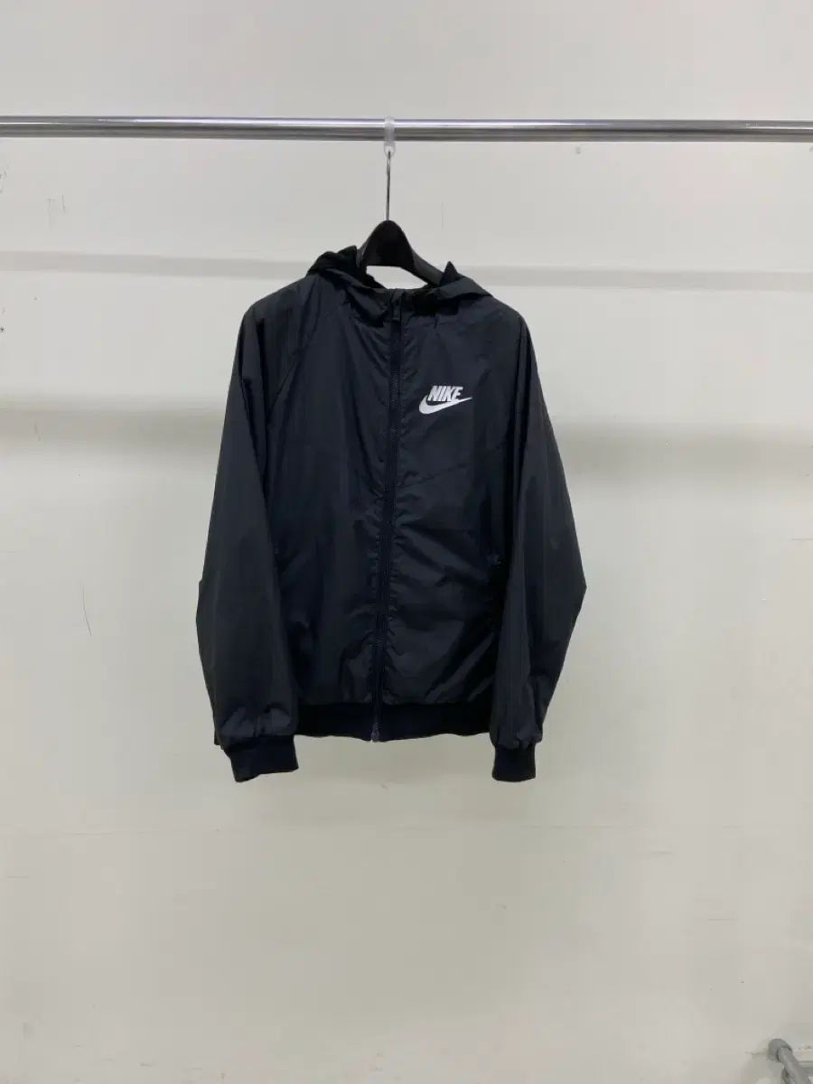 NIKE ジュニア ブラック ウィンドブレーカー ジャケット (55 オススメ)