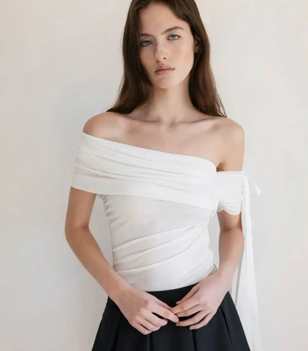 THETIS MONT BLANCシャーリングオフショルダーTシャツ