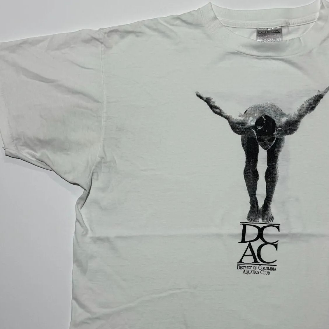 90s ONEITA DCAC フォト プリント Tシャツ XL ホワイト 両面プリント オニータ　DISTRICT OF COLUMBIA AQUATICS CLUB 水泳 スイミング アート ヴィンテージシングルステッチLGBTQ DJ-B28