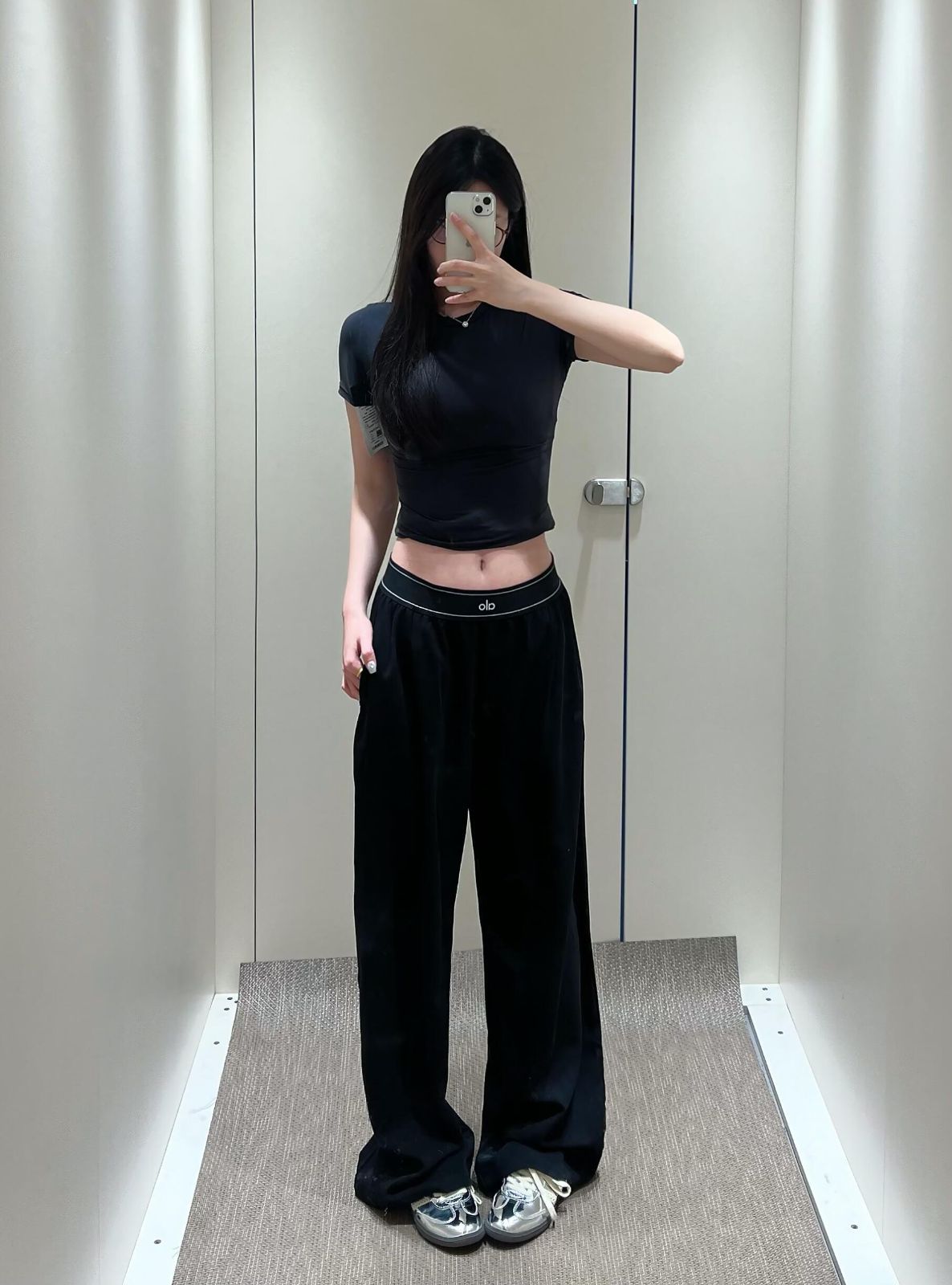 新品】 Alo Yoga パンツ ボトム トラウザー アローヨガ ブラック