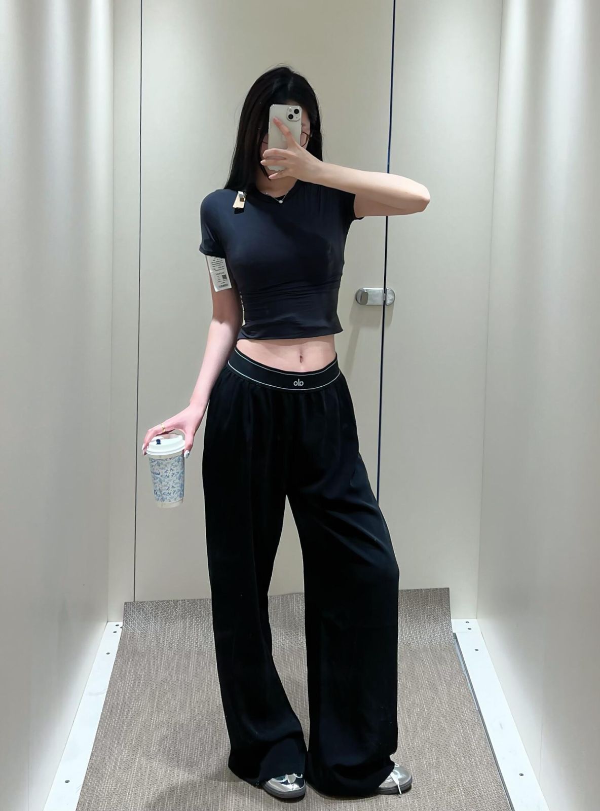 新品】 Alo Yoga パンツ ボトム トラウザー アローヨガ ブラック