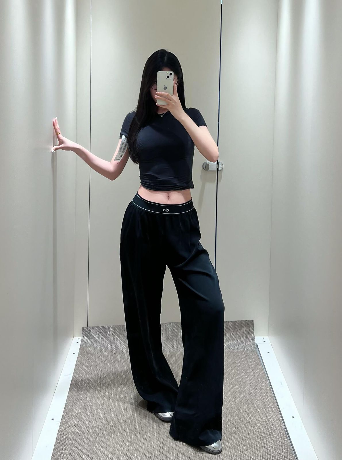 新品】 Alo Yoga パンツ ボトム トラウザー アローヨガ ブラック