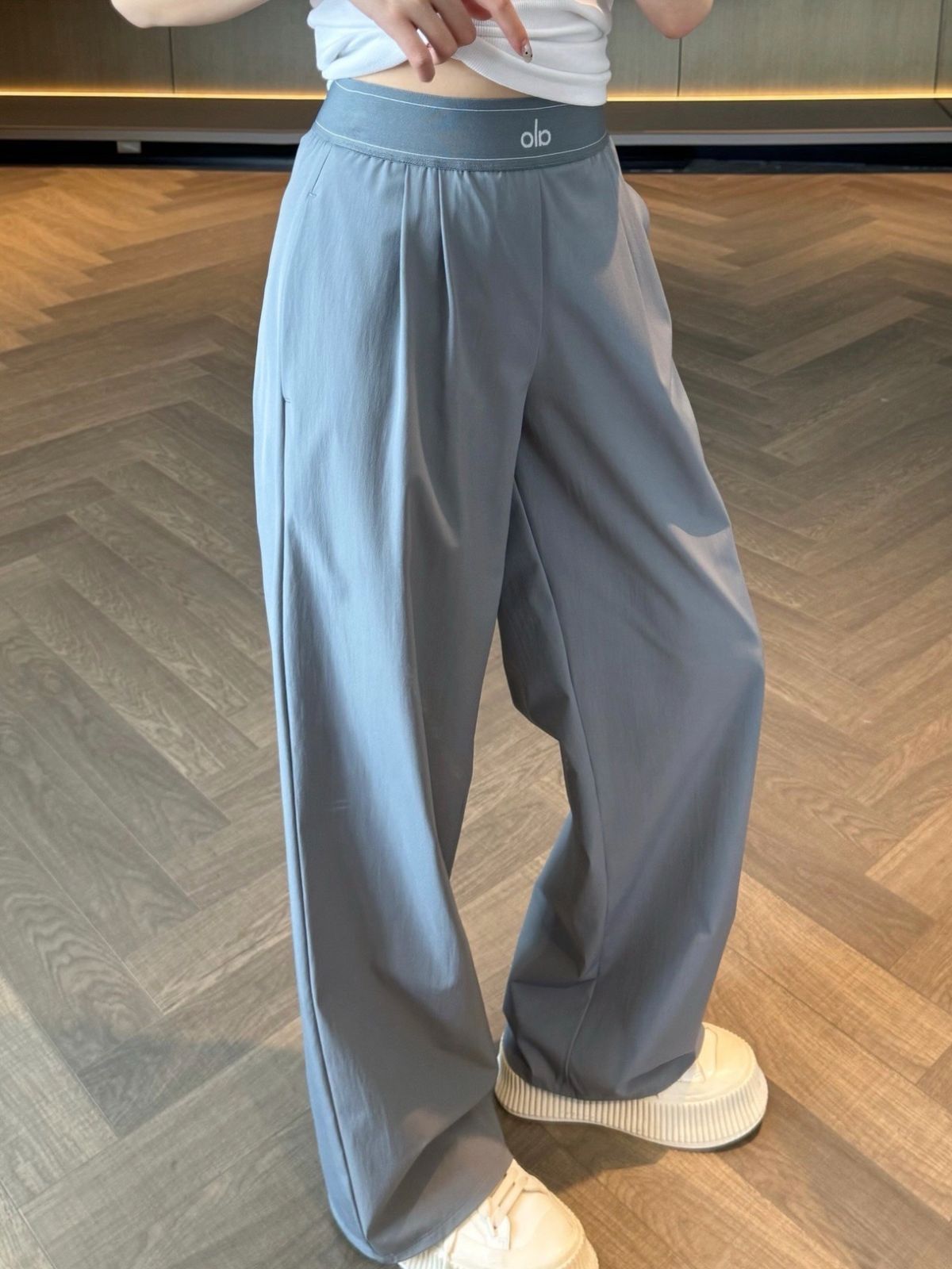 新品】 Alo Yoga パンツ ボトム トラウザー アローヨガ ブラック