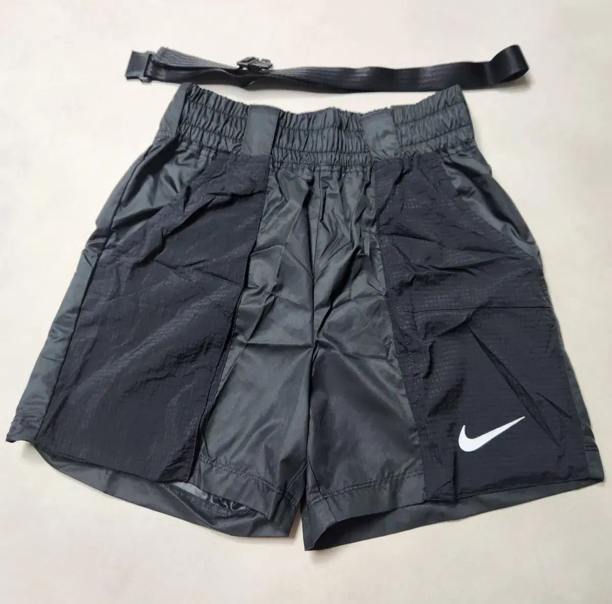 S NIKE ウィメンズ ウーブン バックル ショーツ ハーフパンツ