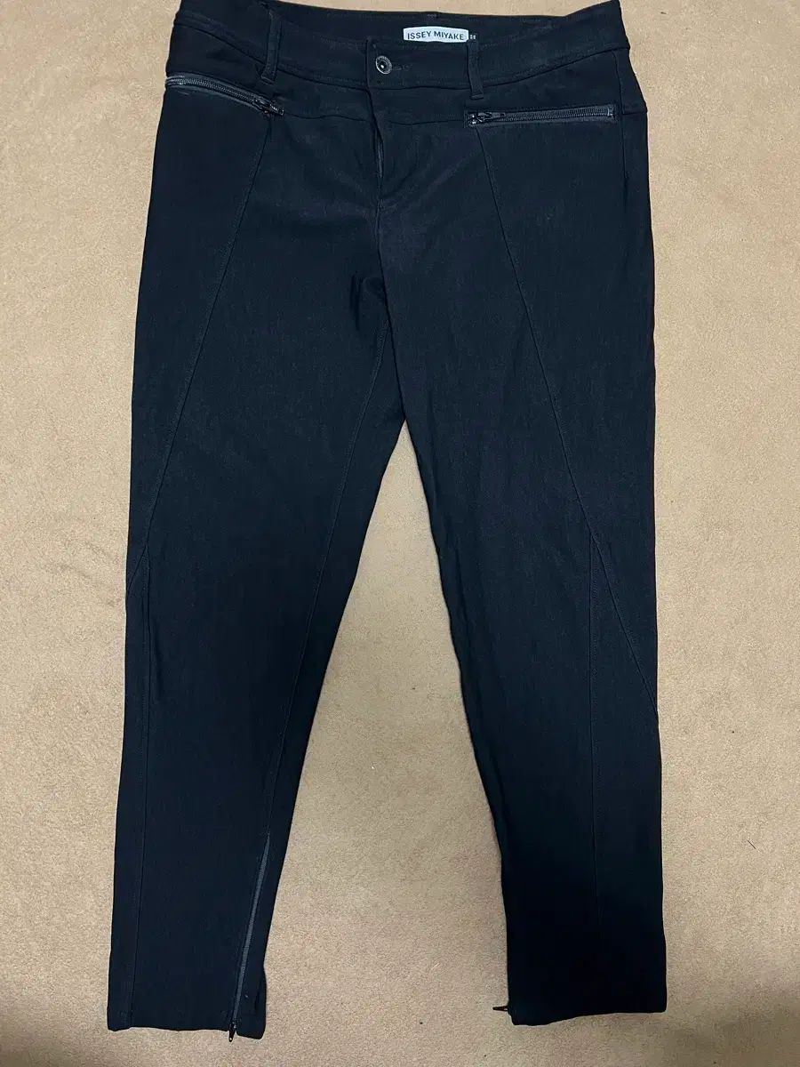 ISSEY MIYAKE イッセイミヤケ ストレッチパンツ