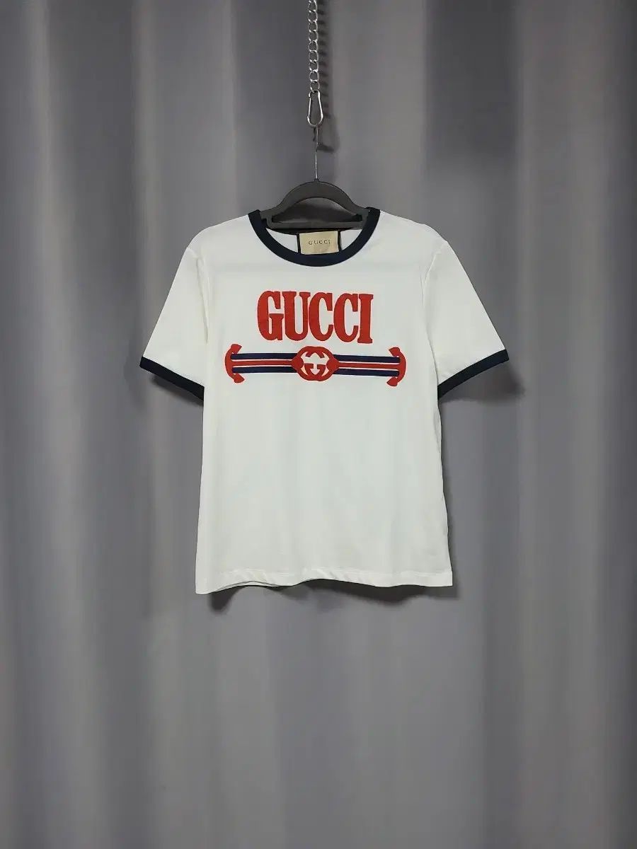 グッチ 刺繍 ロゴ リンガー Tシャツ 白