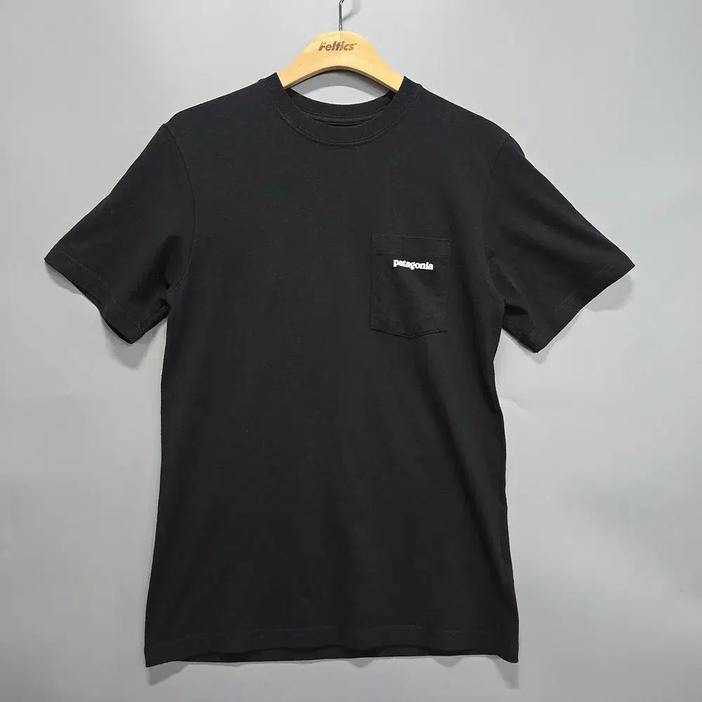 パタゴニア バックプリント ブラック ポケット 半袖 Tシャツ XS