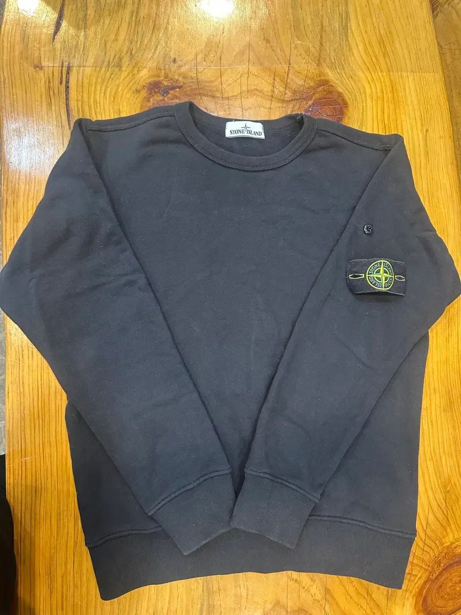 ほぼ新品 STONE ISLAND ストーンアイランド スウェット ブラック (M)